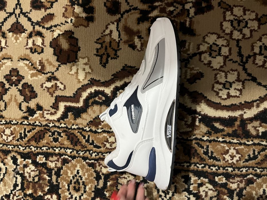 продам кроссовкм мужские