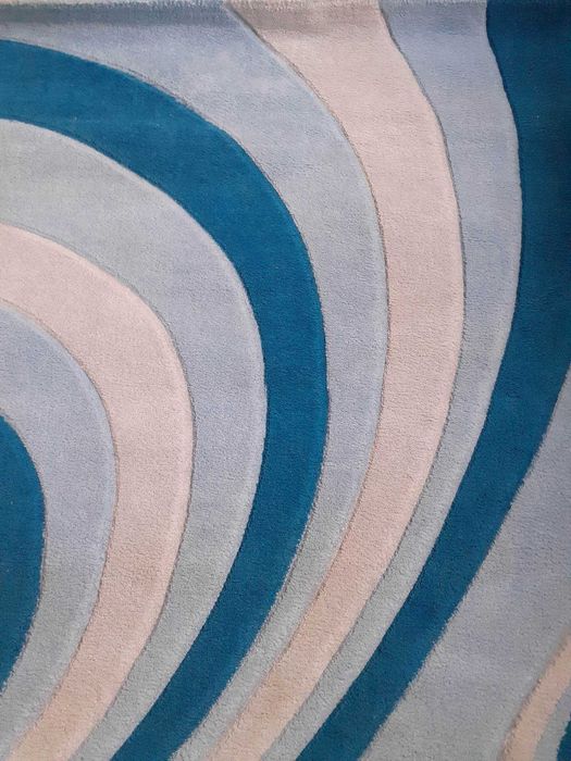 Продавам запазен мокетен килим - 35лв.