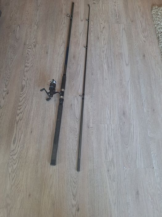 Продавам въдица с макара DAM