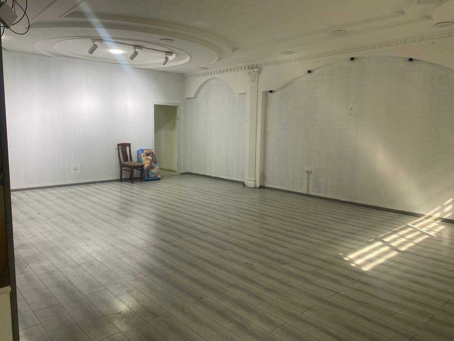 Аренда цокольный этаж в центре