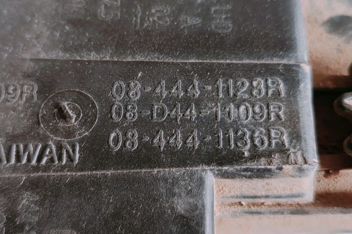 Far dreapta cu defecte 084441136R BMW Seria 3 E46 (facelift)