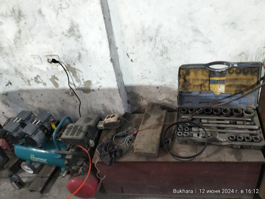 Продаю все из автомастерской запчасти и инструменты