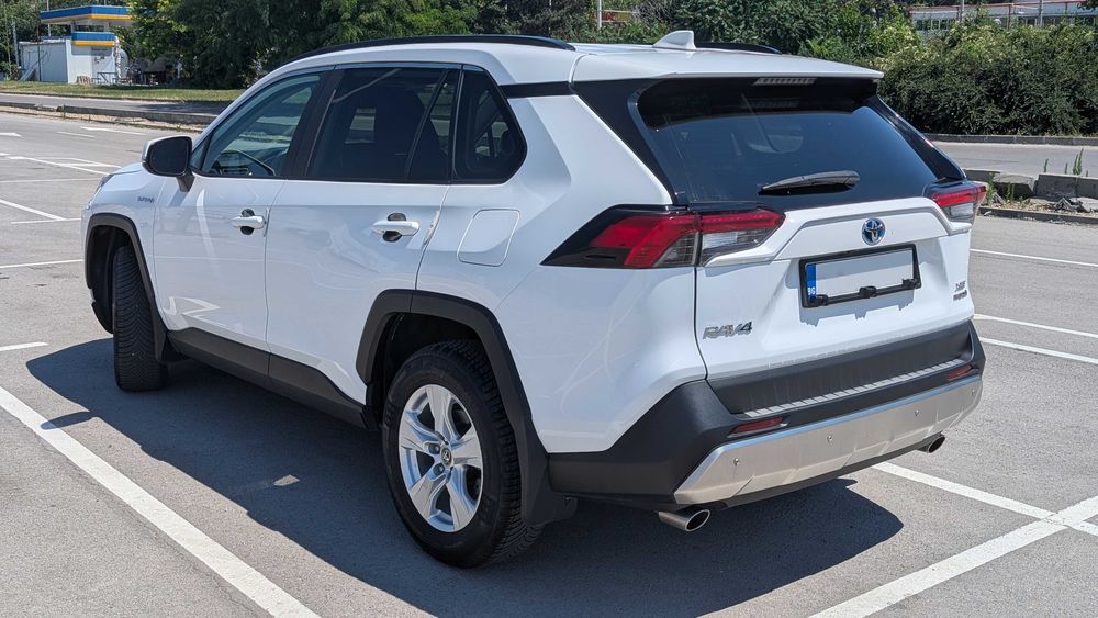 Toyota RAV4 Hybrid 2.5 AWD (4х4) XLE eCVT 12' Мултимедия, Каско, Обслужена