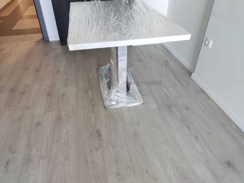 Продавам маса за трапезария/дневна