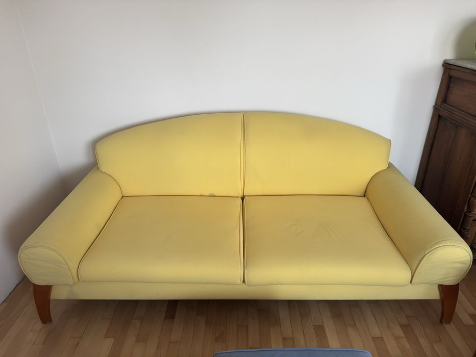 Продавам дизайнерски  диван фотьойл и табуретка