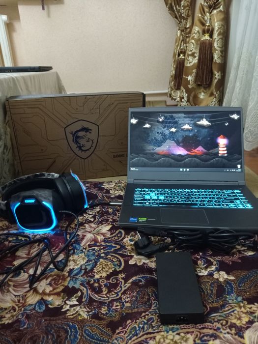MSI GEMING NOUTBUGI CORE i5, 13 avlod , ram 8 gb , ssd 512 gb, rtx2050