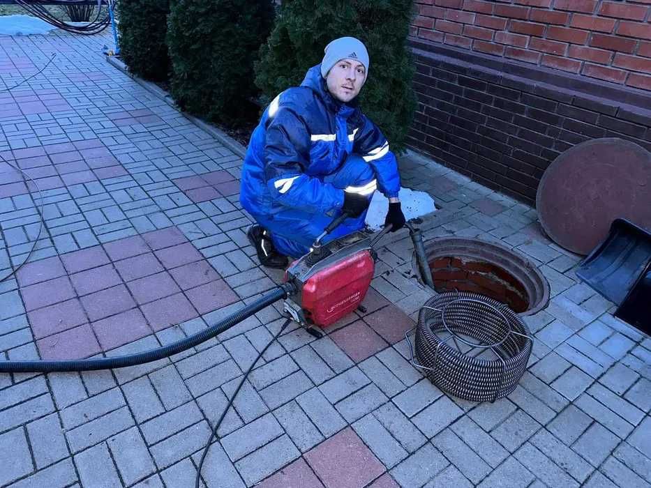 Чистка унитаза, прочистка труб канализации, устраняю засоры кухни