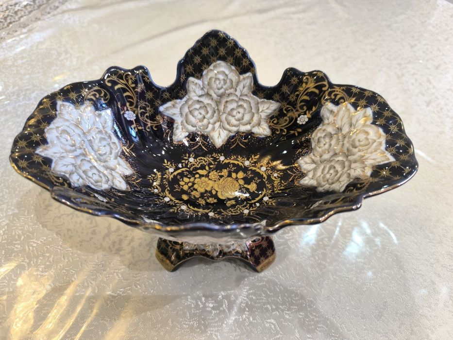 Chinni idishlar sotiladi