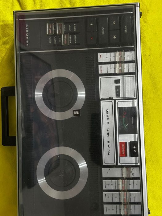 Vând magnetofon Grundig TK 745