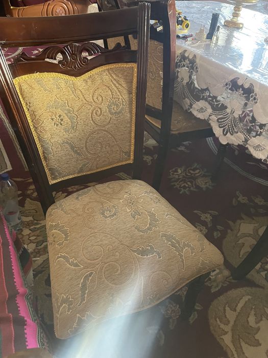 Стол и стулья