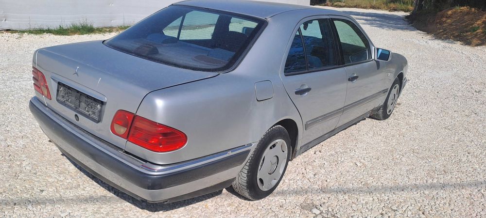 Mercedes-Benz E 200 88к.с