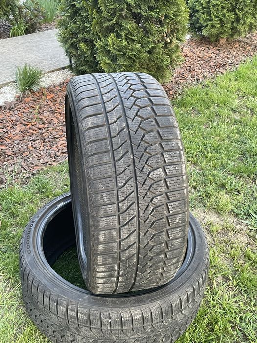 Vând 2 anvelope iarnă Goodride 235/35 R19