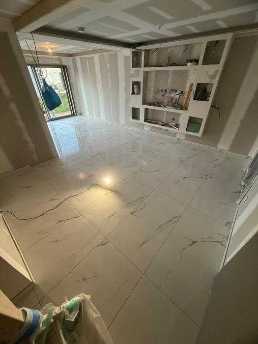 Echipa Constructori: Case la Roșu/Cheie Acoperisuri și Renovări Complete Interioare si Exterioare de la A la Z Preturi Bune