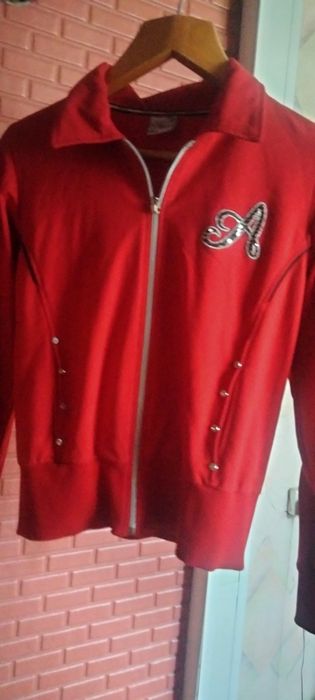 Продам спортивный костюм