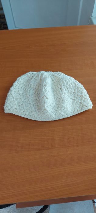 Lot accesorii iarnă handmade: 4 căciuli/fesuri tricotate + 2 bentițe de urechi