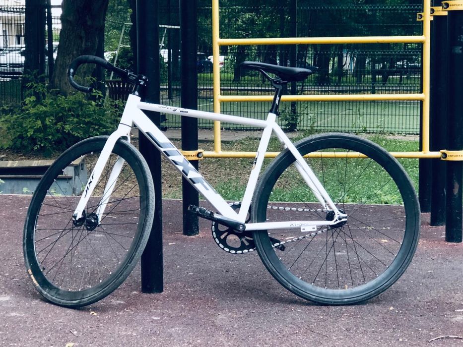 Продаю фикс (фиксированный велосипед)