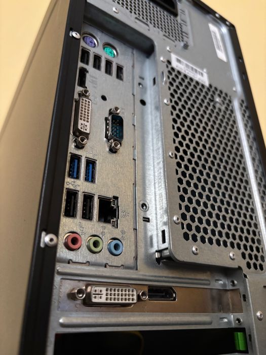 Продавам компютър Fujitsu MI5W