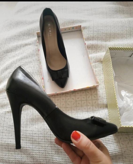 Pantofi eleganți cu toc cui