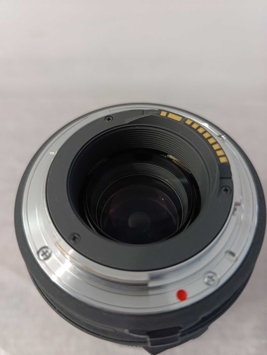 Фотоапарат Canon EOS 70D (на 28 617 кадъра) + обективи Sigma 17-50mm f/2.8 & Sigma 150mm f/2.8 Macro