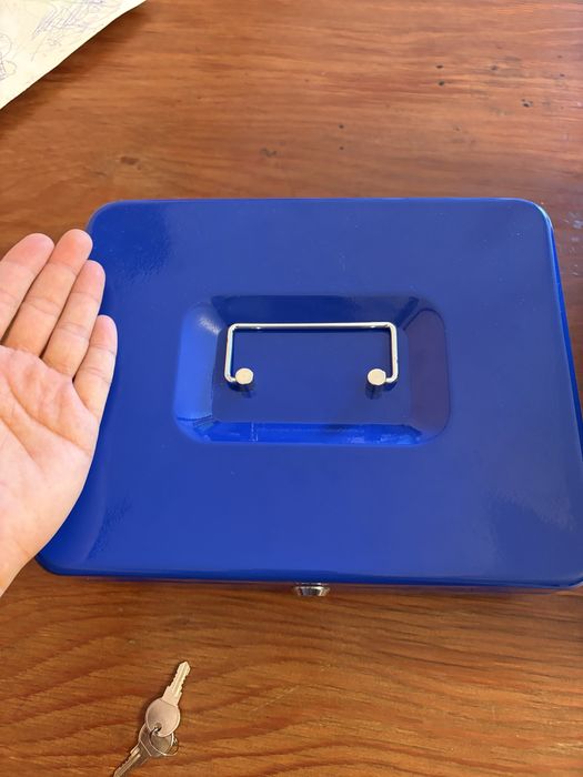 Сейф ключевой замок