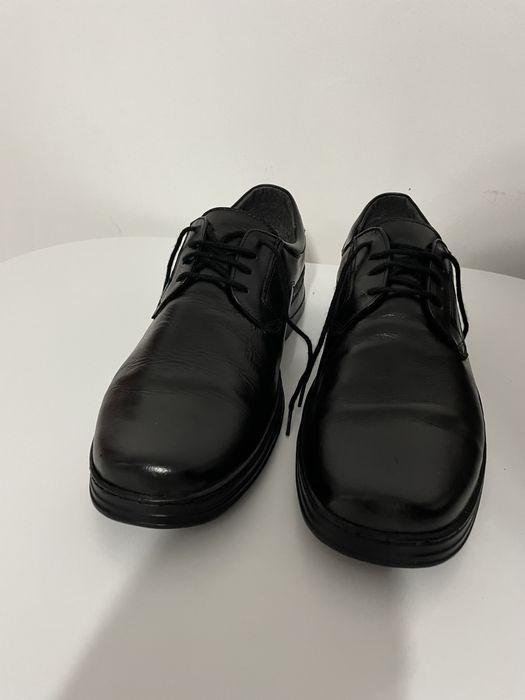 Vand pantofi din piele