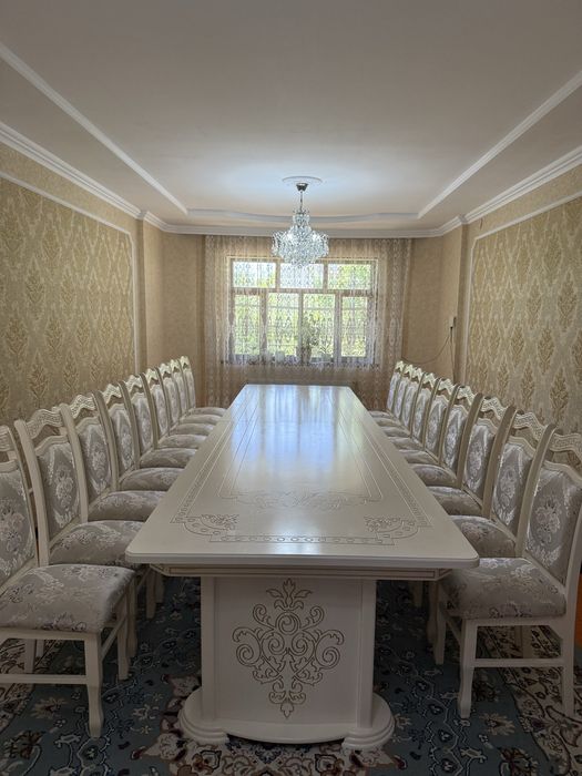 Срочно продается стол стулья.