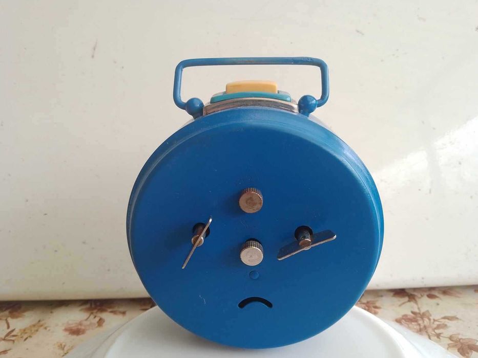 Ceas desteptator de masa-mecanic . JNSA - fosta YUGOSLAVIA .