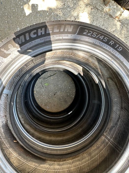 4 броя летни гуми Michelin на 1500км.125лв за един брой.