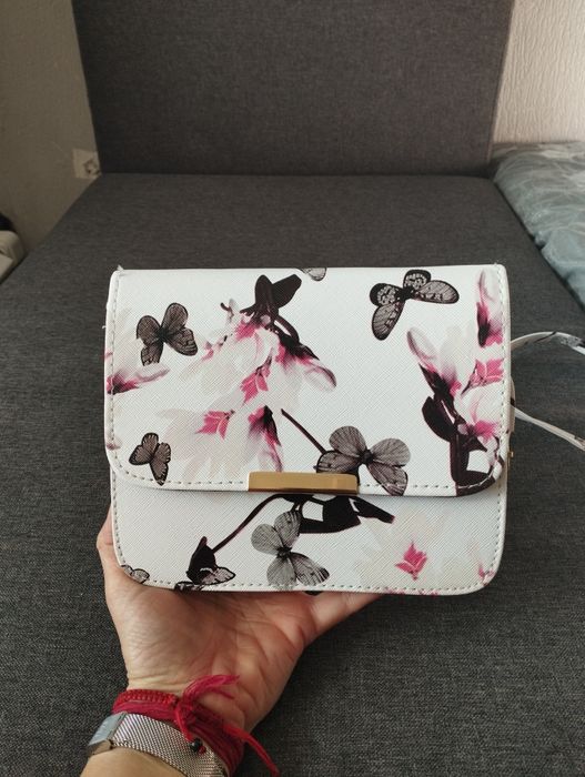 Ефектна пролетна чанта