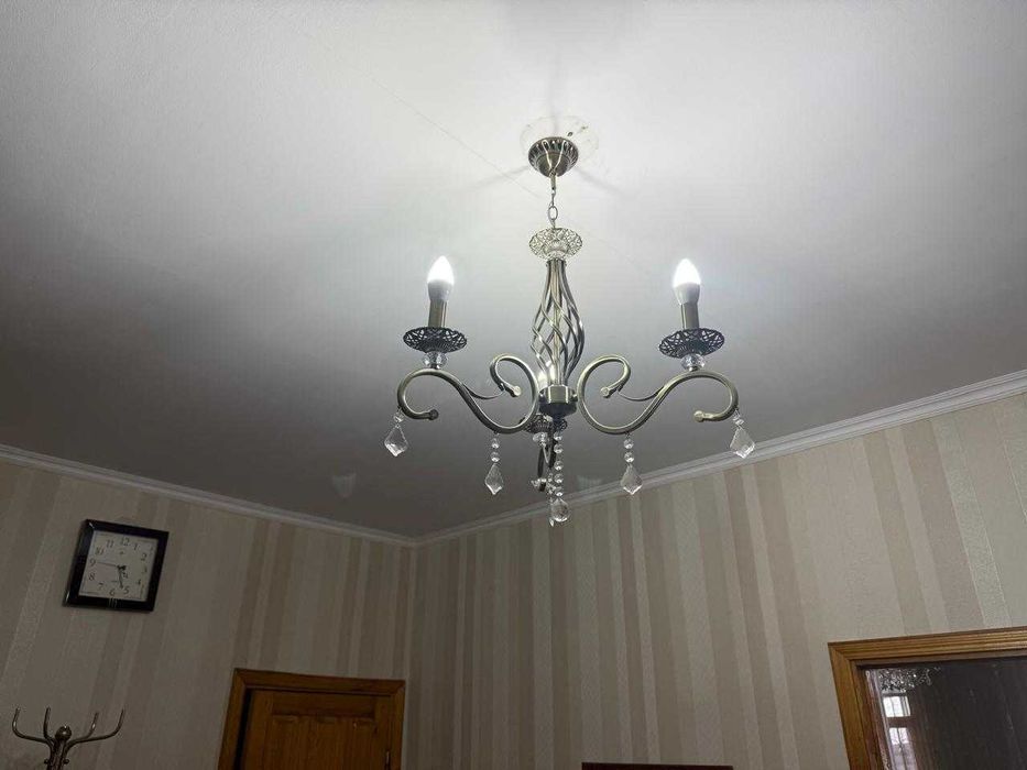 продаютяс люстры