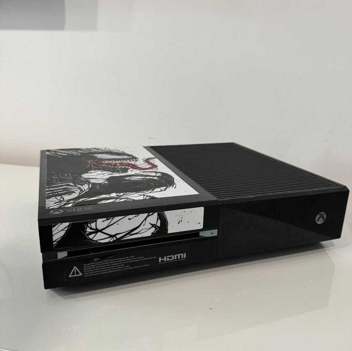 Vând Xbox One Model:1540
