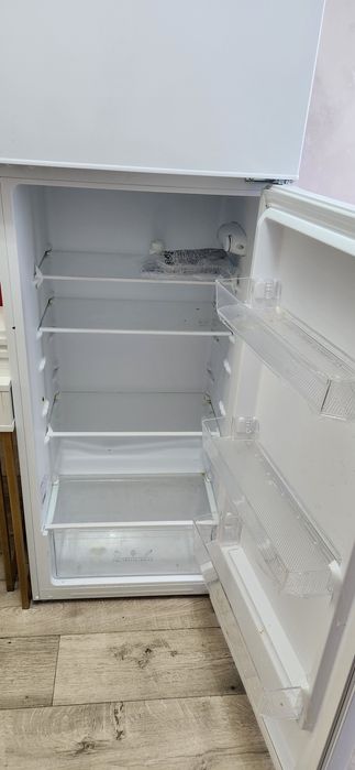 Продам холодильник Ava