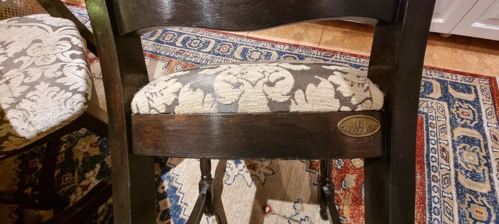 Vând set de 6 scaune din lemn masiv Timișoara