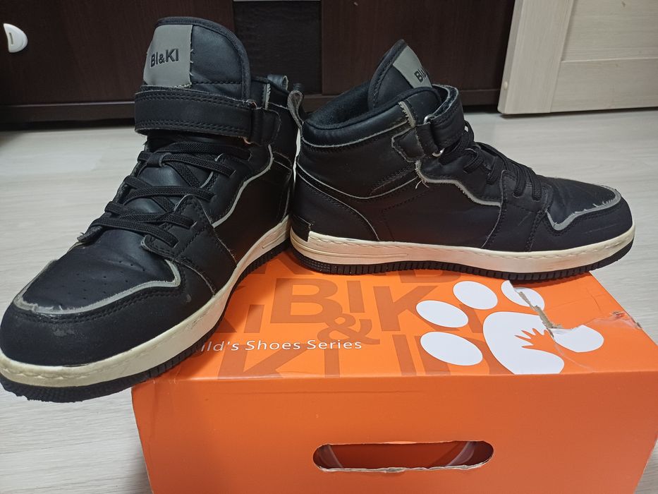 Продам обувь для мальчика зима , осень