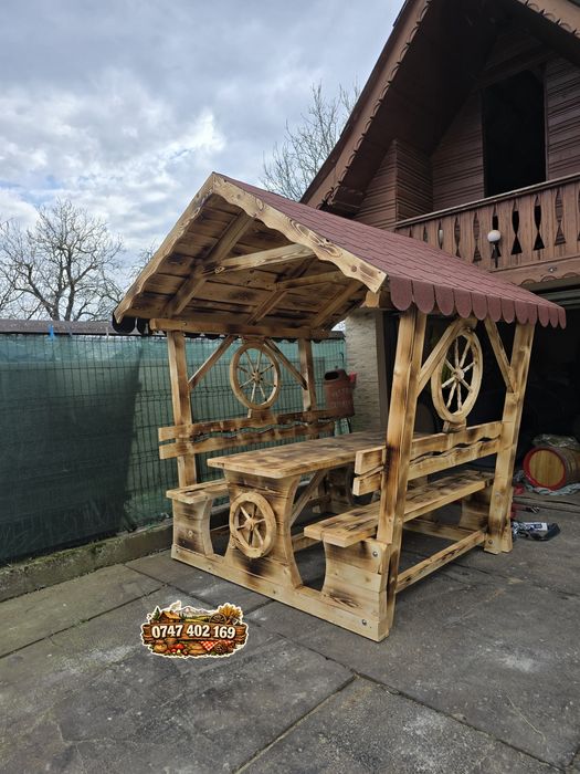 Fântână rustică  din bușteni  rotund  balansoar leagan  lemn