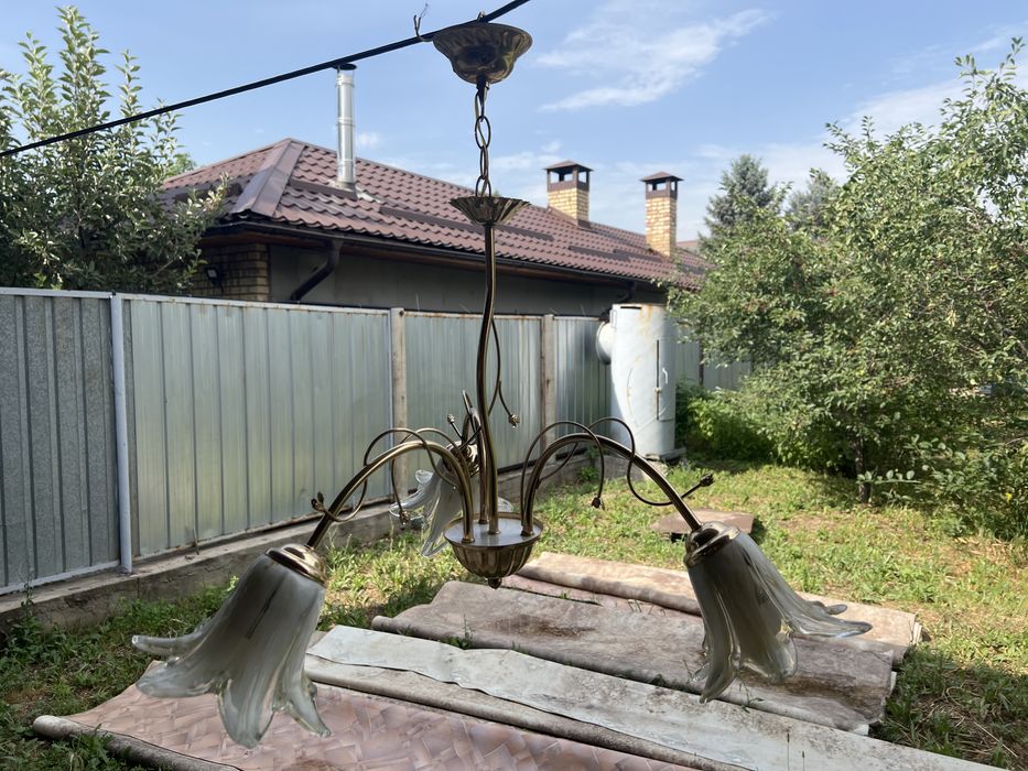 Продам люстру рабочая забираете приездом