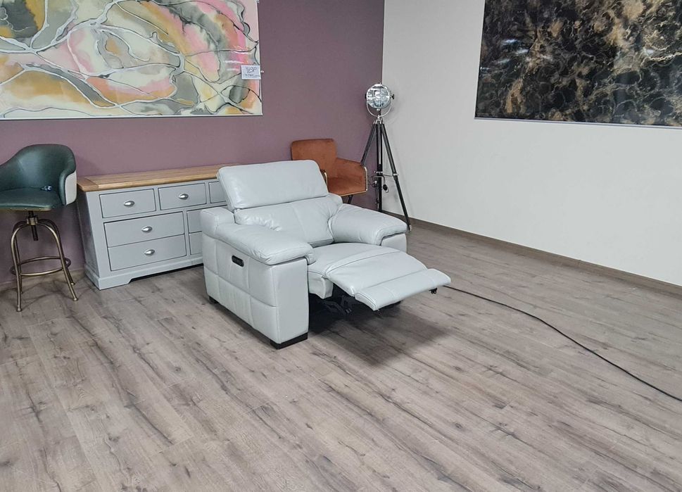 Сив кожен фотьойл с електрически релаксиращ механизъм