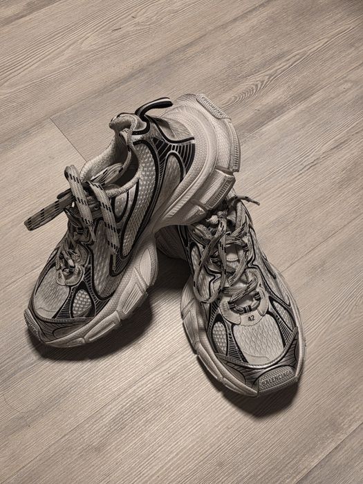 Vand adidasi Balenciaga noi