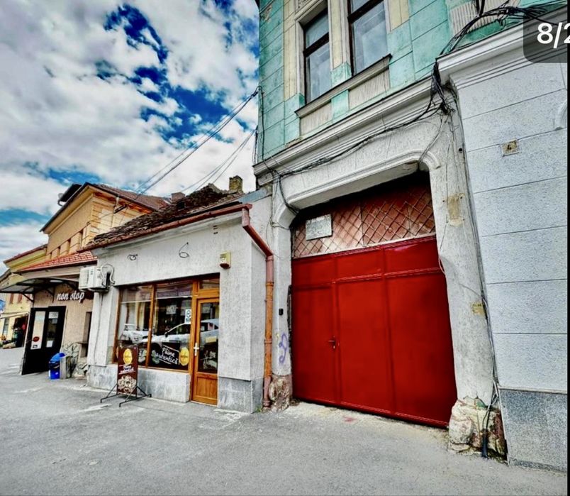 Garsoniera cu curte de închiriat