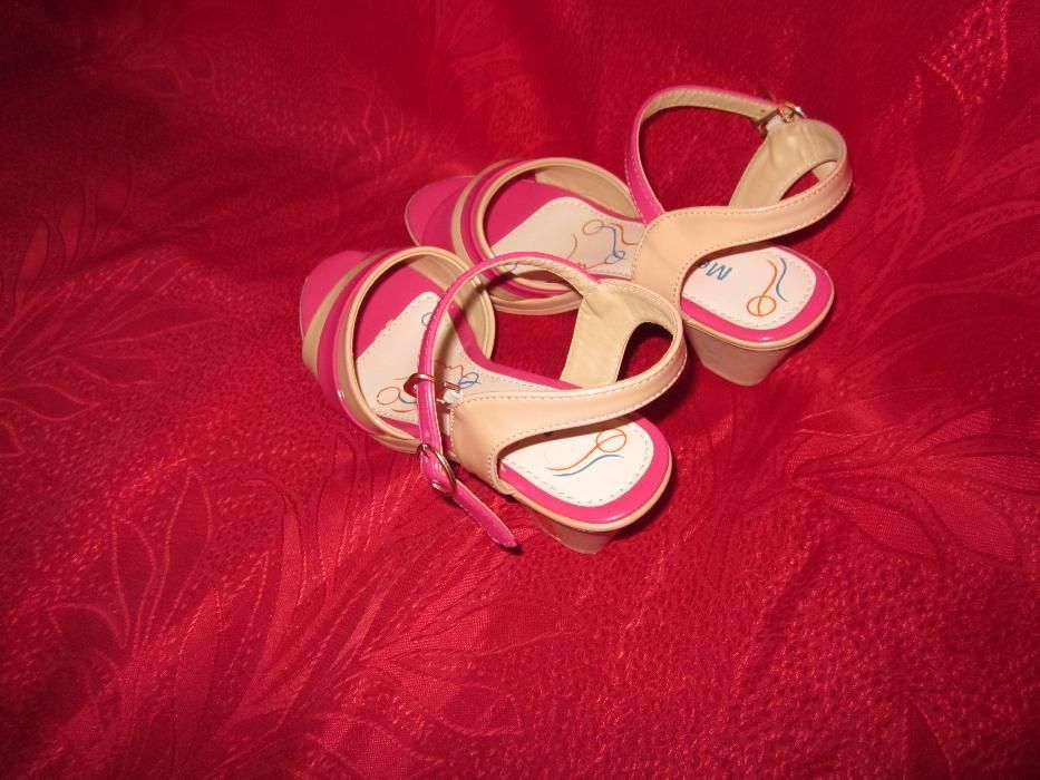 Продам новые босоножки