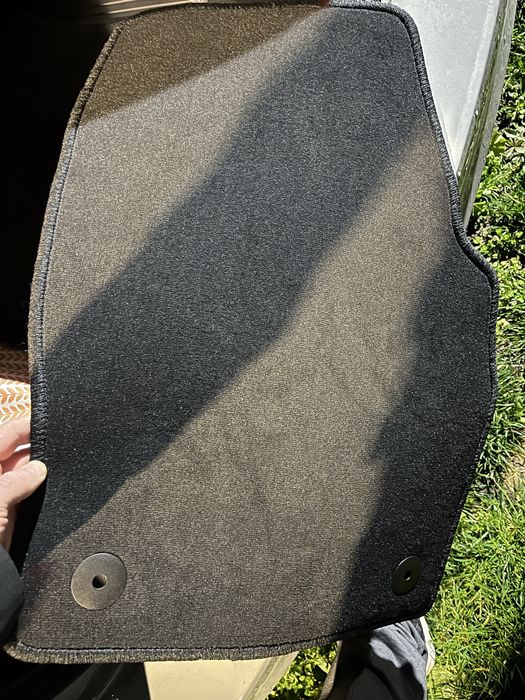 Лайсна за предна решетка - Шкода Карок 2021 и мокетни стелки