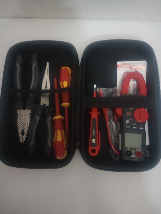 Електротрхнически комплект инструменти