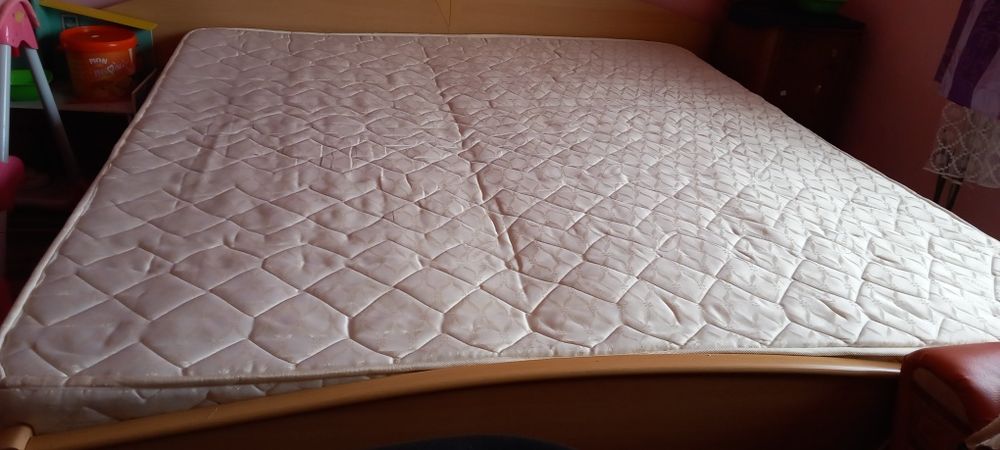 De vanzare pat de dormitor