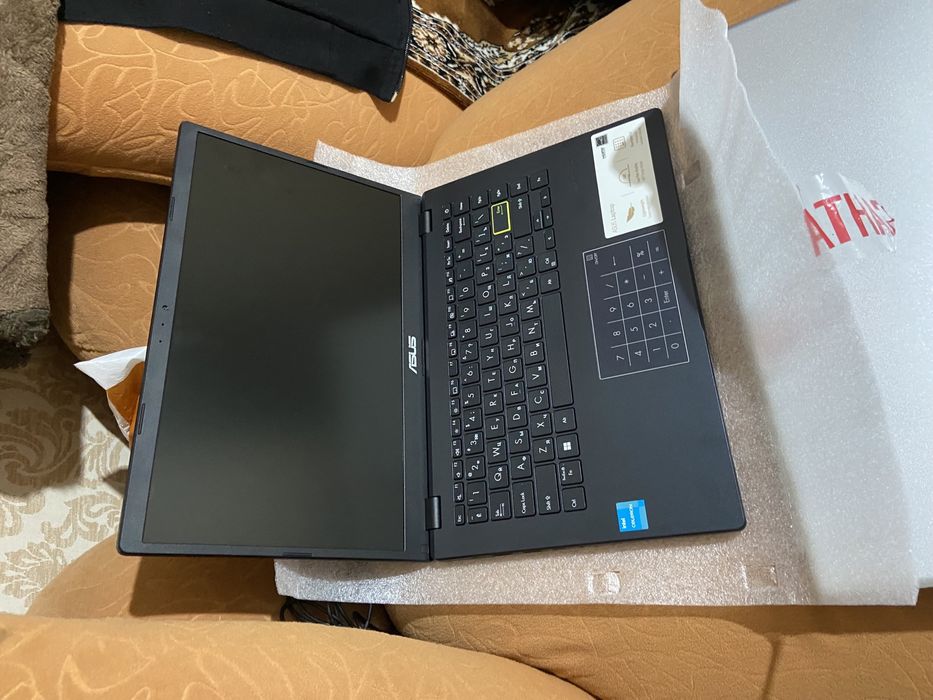 2 ноут новом Acer 11пок,Asus