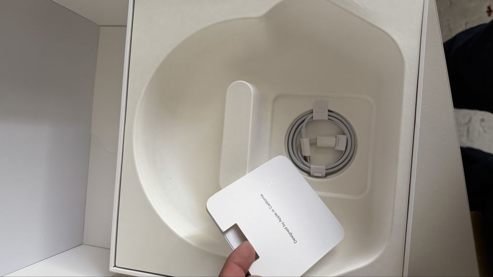 Apple AirPods Max в идеальном состоянии.