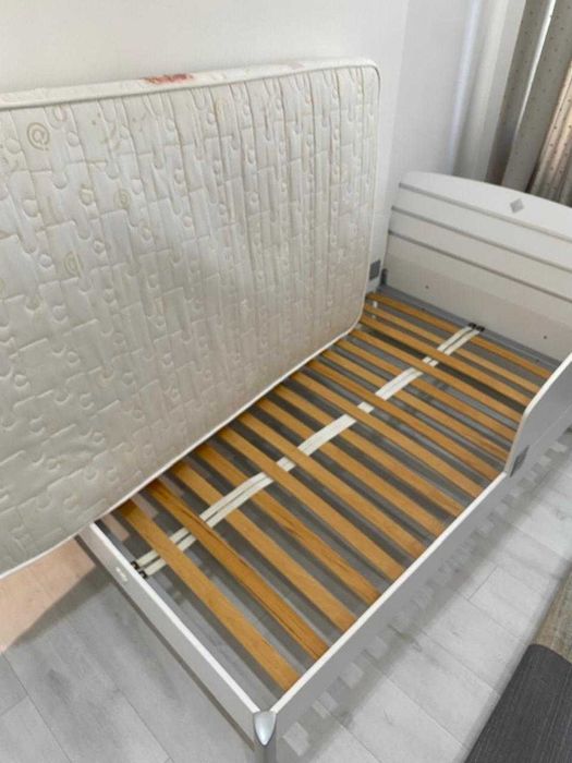 Кровать для спальни