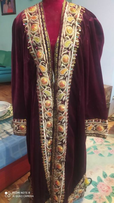 Халаты расшитые золотыми нитями ,ручная работа