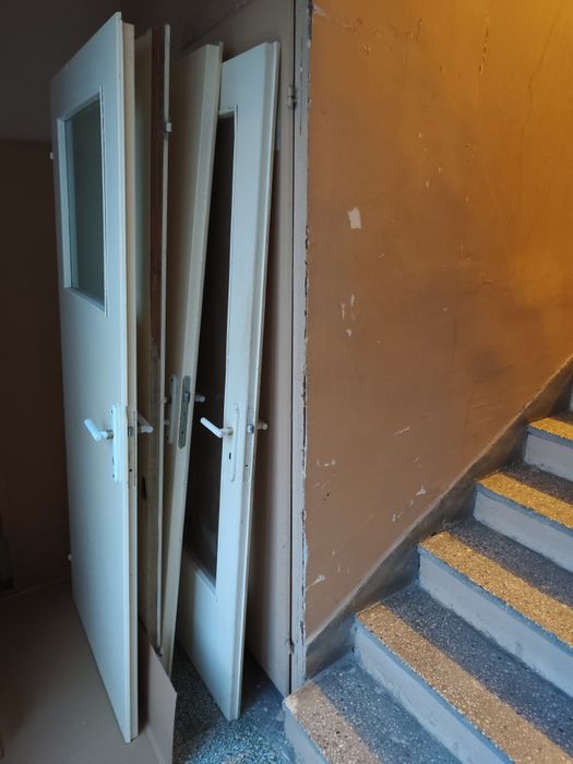 Интериорни  врати, закачалка за дрехи (за антре), шкаф за обувки