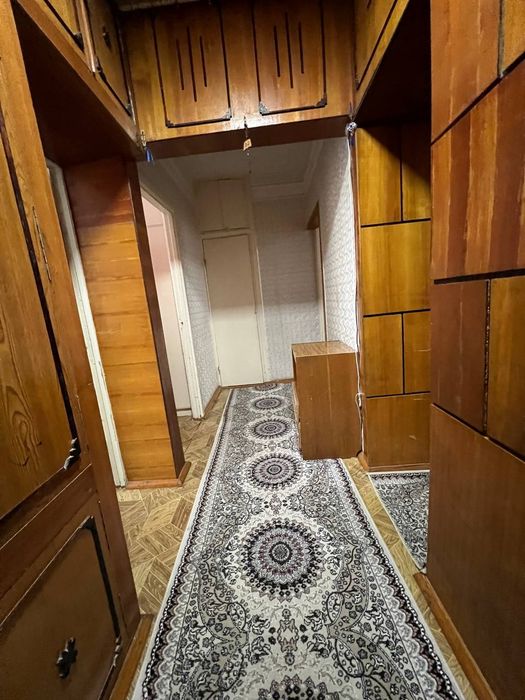 Yangi bozor oldida 3 etajdan 3 xonalik