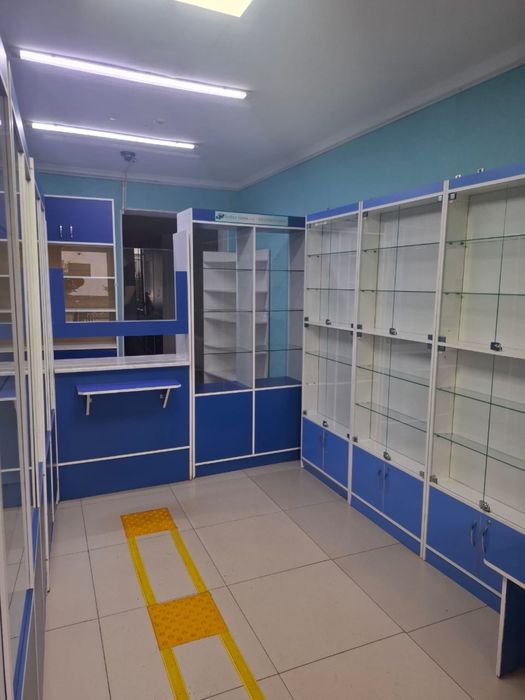 Продам Аптечные, магазинные витрины